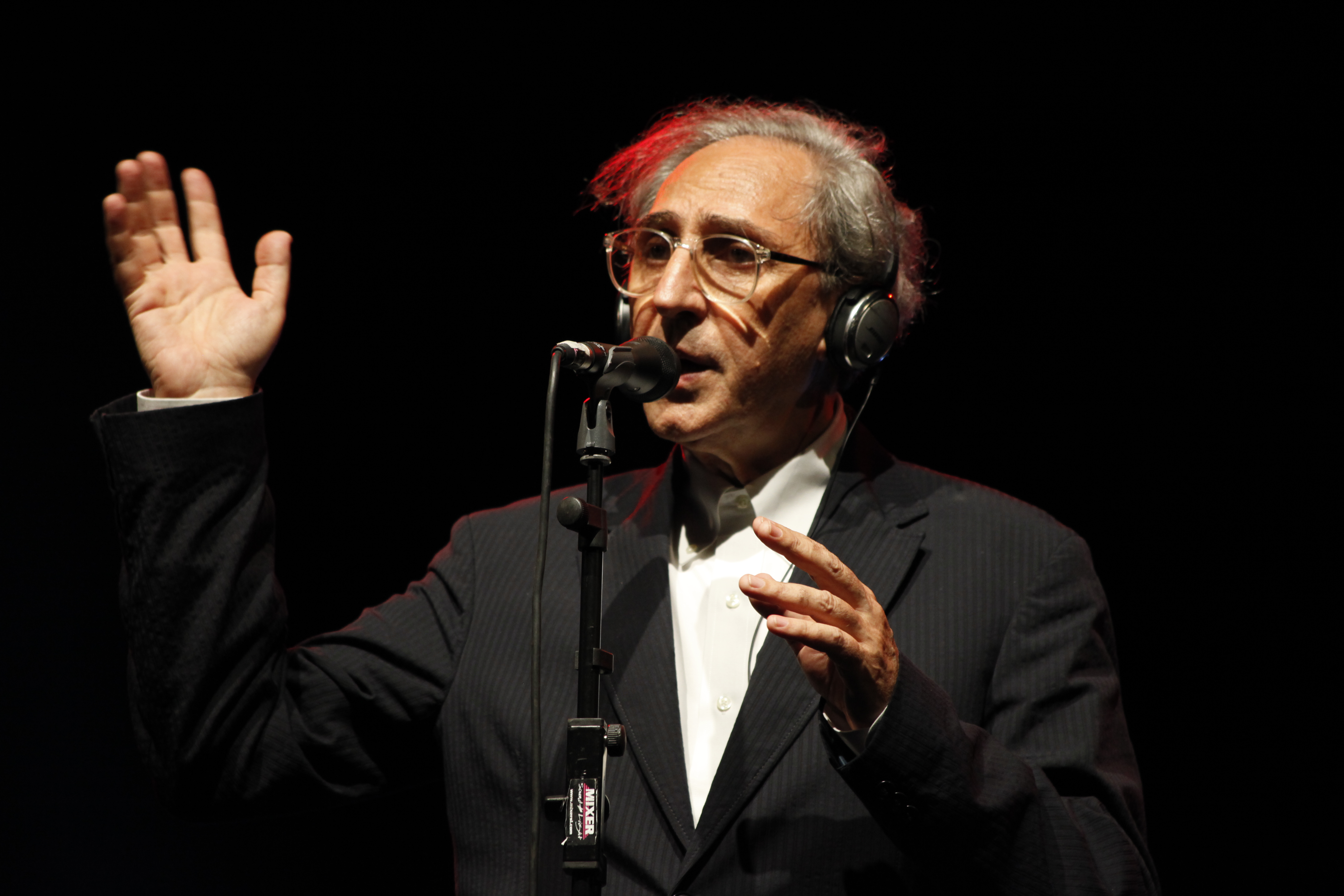 Franco Battiato che canta